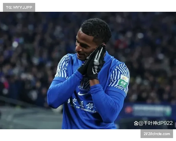 米内罗内切射门击中门柱 申花错失领先良机 米内罗内切射门击中门柱 申花错失领先良机