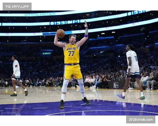 东契奇场均33.5分领跑得分榜,转会湖人后迎来数据爆发 东契奇场均33.5分领跑得分榜,转会湖人后迎来数据爆发